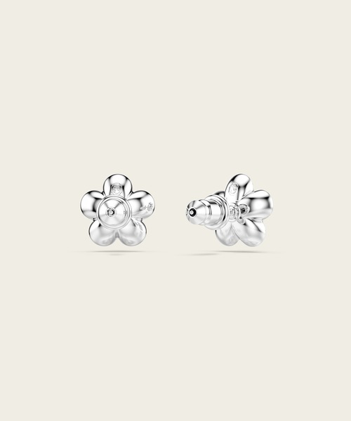 SWAROVSKI(スワロフスキー)の「【公式】【スワロフスキー】Ariana Grande x Swarovski スタッドピアス, クリスタル・パール, ラウンドカット, フラワー, ホワイト, ロジウム・プレーティング(イヤリング・レディース・シルバー系その他・ONE SIZE)」の4枚目の写真