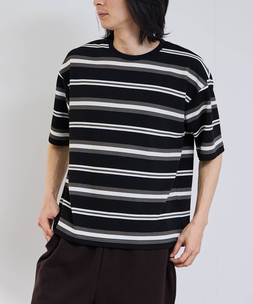 URBAN COLLECTION(アーバンコレクション)の「【URBAN COLLECTION/アーバンコレクション】 ドライワッフル ジャガード マルチボーダー クルーネック 半袖Tシャツ(Tシャツ/カットソー・メンズ・グレー系/ホワイト系/ブラック系・XL/L/M/S)」の2枚目の写真