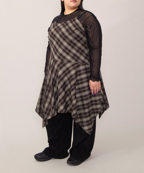 PUNYUS(プニュズ)の「セルフカットプリーツパンツ(その他パンツ・レディース・ダークグリーン/ブラック/パープル/スミクロ/オレンジ系その他・2/1/5/4/3)」の8枚目の写真