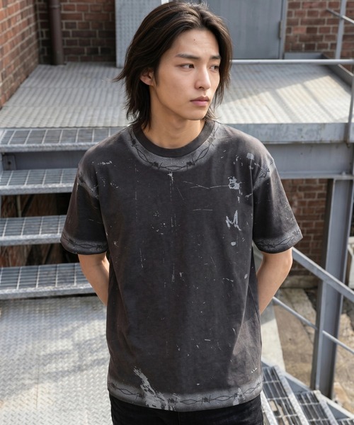 ARULE(アルール)の「A'GEM/9 × .kom 『ARULE/アルール』バーブワイヤーグランジウォッシュTシャツ(Tシャツ/カットソー・メンズ・ブラック・M)」の3枚目の写真