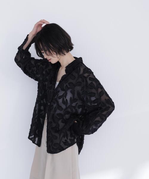 NATURAL BEAUTY BASIC(ナチュラルビューティーベーシック)の「カットジャガードシアーシャツ(シャツ/ブラウス・レディース・ピンク/オフホワイト/ブラック・フリ-)」の3枚目の写真