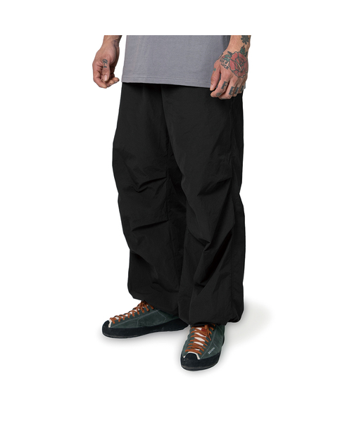 WHILE(ワイル)の「ロングバルーンクライミングパンツ (COAL BLACK)(スウェットパンツ・レディース・その他・SMALL/MEDIUM/LARGE)」の1枚目の写真