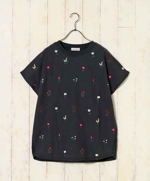 Bleu Bleuet(ブルーブルーエ)の「プチフラワー刺繍Tシャツ(Tシャツ/カットソー・レディース・チャコール/ホワイト・FREE)」の10枚目の写真
