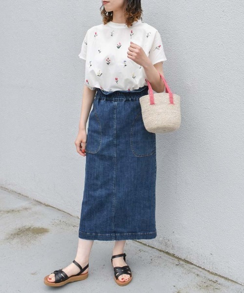 Bleu Bleuet(ブルーブルーエ)の「プチフラワー刺繍Tシャツ(Tシャツ/カットソー・レディース・チャコール/ホワイト・FREE)」の17枚目の写真