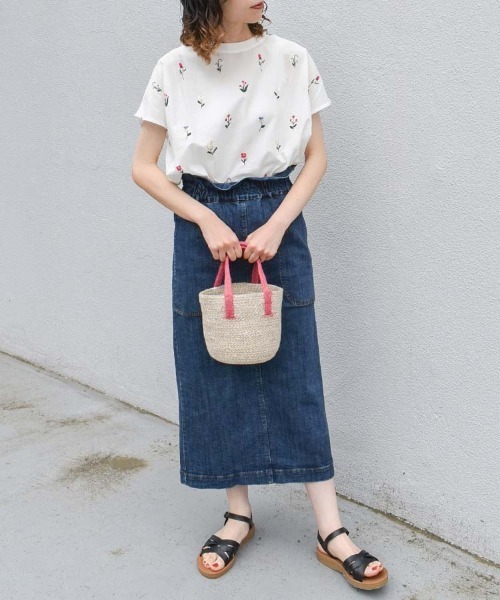 Bleu Bleuet(ブルーブルーエ)の「プチフラワー刺繍Tシャツ(Tシャツ/カットソー・レディース・チャコール/ホワイト・FREE)」の18枚目の写真