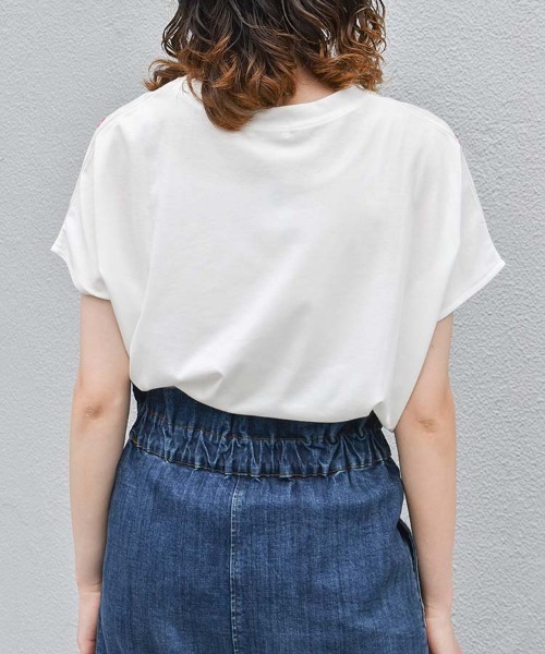 Bleu Bleuet(ブルーブルーエ)の「プチフラワー刺繍Tシャツ(Tシャツ/カットソー・レディース・チャコール/ホワイト・FREE)」の13枚目の写真