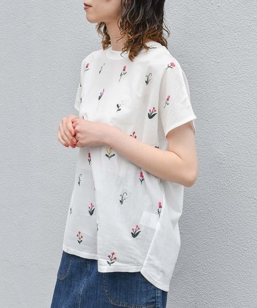 Bleu Bleuet(ブルーブルーエ)の「プチフラワー刺繍Tシャツ(Tシャツ/カットソー・レディース・チャコール/ホワイト・FREE)」の12枚目の写真