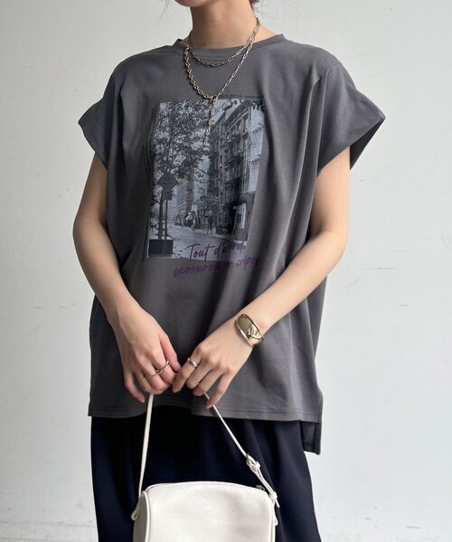 DouDou（ドゥドゥ）の「【WEB限定】バックジップフォトロゴTEE（Tシャツ/カットソー・レディース・ダークグレー/グレー/オフホワイト・FREE）」の5枚目の写真