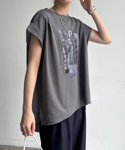 DouDou（ドゥドゥ）の「【WEB限定】バックジップフォトロゴTEE（Tシャツ/カットソー・レディース・ダークグレー/グレー/オフホワイト・FREE）」の7枚目の写真