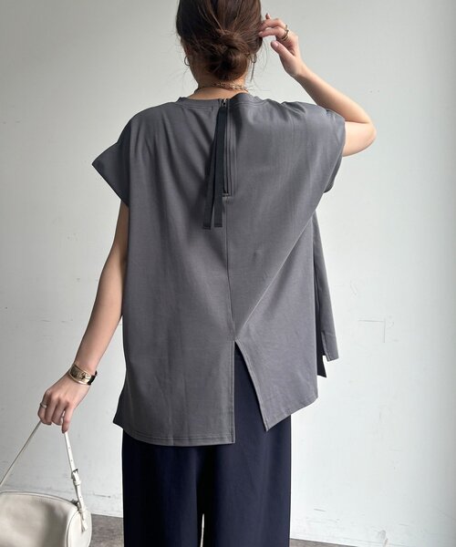 DouDou（ドゥドゥ）の「【WEB限定】バックジップフォトロゴTEE（Tシャツ/カットソー・レディース・ダークグレー/グレー/オフホワイト・FREE）」の9枚目の写真