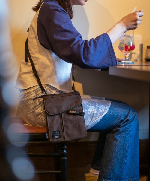 AS2OV(アッソブ)の「【AS2OV/アッソブ】 330×1000D CORDURA STANDARD SERIES SACOCHE / サコッシュ(ショルダーバッグ・メンズ・ネイビー/キャメル/チョコ/カーキ/ブラック/グレー・FREE)」の3枚目の写真
