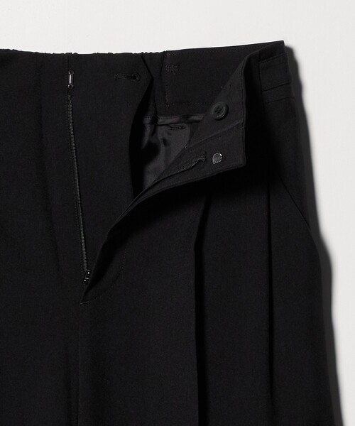 BEAUTY&YOUTH UNITED ARROWS(ビューティーアンドユースユナイテッドアローズ)の「ポリエステルポプリン 2タック タブ ワイドパンツ 吸水速乾 接触冷感 ウォッシャブル(その他パンツ・レディース・ブラック/モカ/グレー系・XS/S/M)」の17枚目の写真