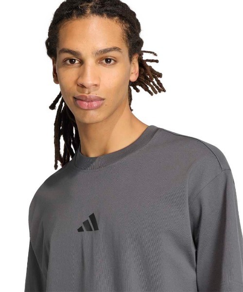 adidas(アディダス)の「adidas アディダス バービージ スクリプト オーバーサイズ グラフィック Tシャツ(Tシャツ/カットソー・メンズ・ダークグレー/オフホワイト・S/M/L/LL/3L)」の9枚目の写真