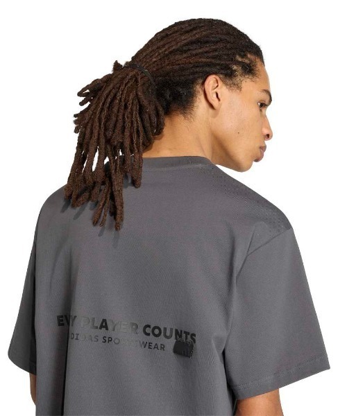 adidas(アディダス)の「adidas アディダス バービージ スクリプト オーバーサイズ グラフィック Tシャツ(Tシャツ/カットソー・メンズ・ダークグレー/オフホワイト・S/M/L/LL/3L)」の10枚目の写真