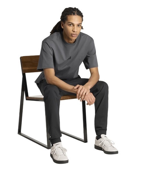 adidas(アディダス)の「adidas アディダス バービージ スクリプト オーバーサイズ グラフィック Tシャツ(Tシャツ/カットソー・メンズ・ダークグレー/オフホワイト・S/M/L/LL/3L)」の8枚目の写真