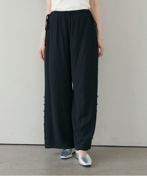 SOYEN(ソイエン)の「クレープサイドリボンワイドイージーパンツ(その他パンツ・レディース・ホワイト/ブラック・F)」の2枚目の写真
