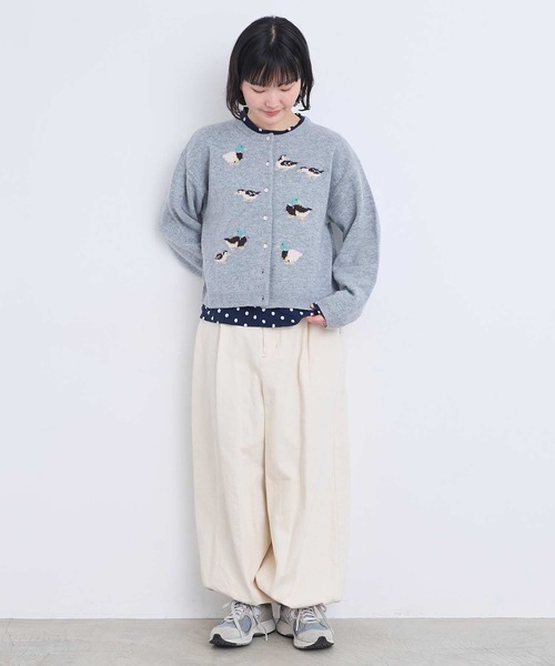 l'atelier du savon(アトリエドサボン)の「川辺をおよぐカモのジャカードカーディガン(カーディガン/ボレロ・レディース・イエロー/グレー/ブルー・FREE)」の11枚目の写真