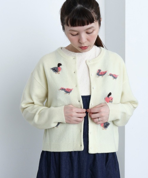 l'atelier du savon(アトリエドサボン)の「川辺をおよぐカモのジャカードカーディガン(カーディガン/ボレロ・レディース・イエロー/グレー/ブルー・FREE)」の18枚目の写真