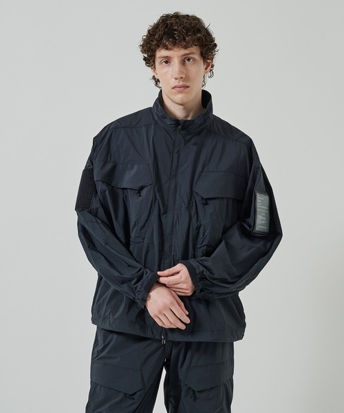 N.HOOLYWOOD(N.ハリウッド)の「【N.HOOLYWOOD】9251-BL04-003 STAND COLLAR BLOUSON(ブルゾン・メンズ・ブラック/ダークグレー・40/38/36)」の1枚目の写真
