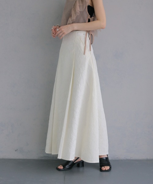 &g'aime（アンジェム）の「【&ｇ'aime 】シワ加工フレアスカート　Crinkle Flared Skirt（スカート・レディース・アイボリー/ブラック・FREE）」の4枚目の写真