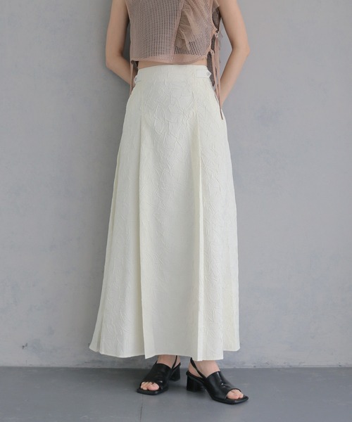 &g'aime（アンジェム）の「【&ｇ'aime 】シワ加工フレアスカート　Crinkle Flared Skirt（スカート・レディース・アイボリー/ブラック・FREE）」の3枚目の写真