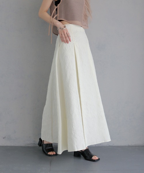 &g'aime（アンジェム）の「【&ｇ'aime 】シワ加工フレアスカート　Crinkle Flared Skirt（スカート・レディース・アイボリー/ブラック・FREE）」の5枚目の写真