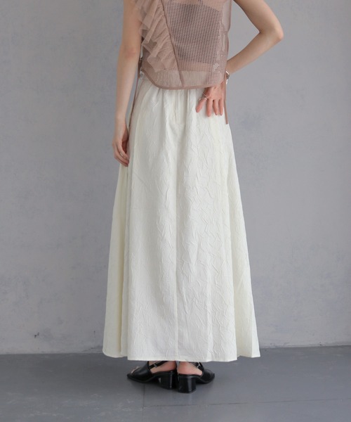 &g'aime（アンジェム）の「【&ｇ'aime 】シワ加工フレアスカート　Crinkle Flared Skirt（スカート・レディース・アイボリー/ブラック・FREE）」の7枚目の写真