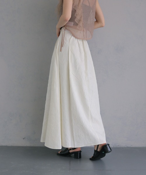 &g'aime（アンジェム）の「【&ｇ'aime 】シワ加工フレアスカート　Crinkle Flared Skirt（スカート・レディース・アイボリー/ブラック・FREE）」の6枚目の写真