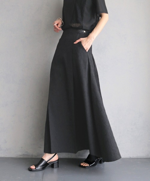 &g'aime（アンジェム）の「【&ｇ'aime 】シワ加工フレアスカート　Crinkle Flared Skirt（スカート・レディース・アイボリー/ブラック・FREE）」の17枚目の写真