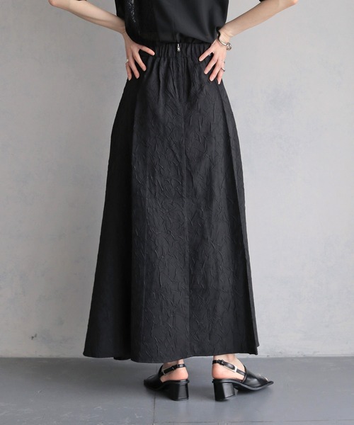 &g'aime（アンジェム）の「【&ｇ'aime 】シワ加工フレアスカート　Crinkle Flared Skirt（スカート・レディース・アイボリー/ブラック・FREE）」の19枚目の写真