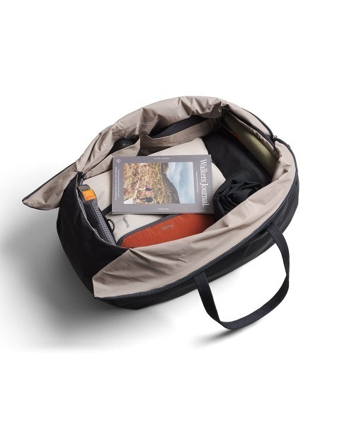 Bellroy(ベルロイ)の「Bellroy-ボストンバッグ Lite Duffel 40L(ボストンバッグ・メンズ・ブラック・ONESIZE)」の3枚目の写真