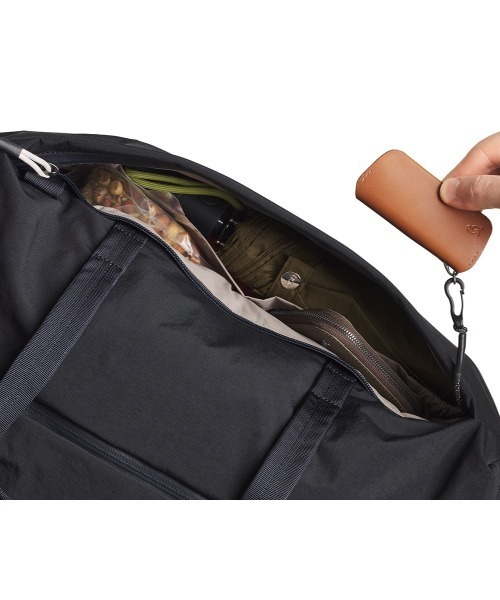 Bellroy(ベルロイ)の「Bellroy-ボストンバッグ Lite Duffel 40L(ボストンバッグ・メンズ・ブラック・ONESIZE)」の6枚目の写真