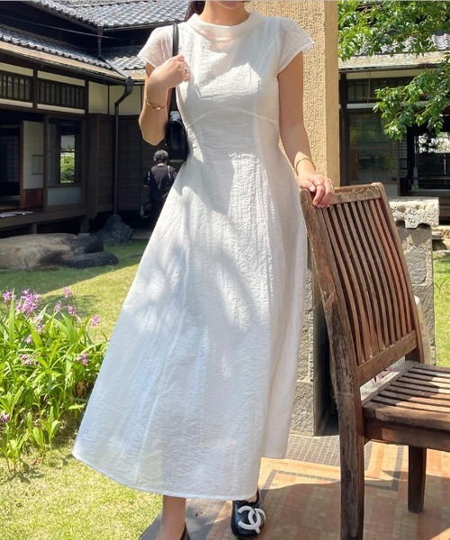AMAJI(アマジ)の「ボウタイ リボン付き ロングワンピース(ワンピース・レディース・ホワイト/ブラック・FREE)」の1枚目の写真