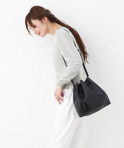 HITCH HIKE MARKET（ヒッチハイクマーケット）の「インサイドカラーミディドロスト（ショルダーバッグ・レディース・ブラック/ホワイト/ピンク/グレー/ベージュ/ピンク系その他・ONESIZE）」の2枚目の写真