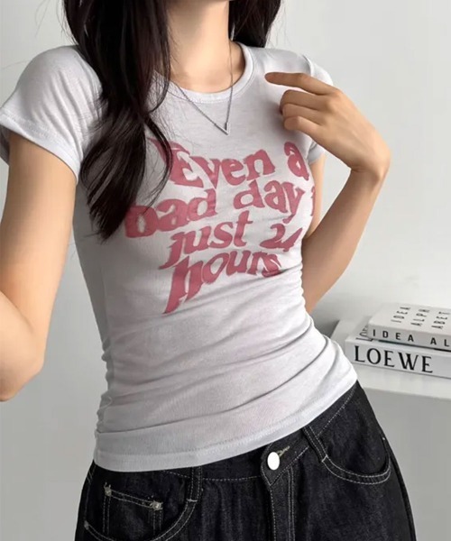Emilie(エミリー)の「フロントロゴ 半袖Tシャツ(Tシャツ/カットソー・レディース・グレー/カーキ/ブラック・FREE)」の4枚目の写真