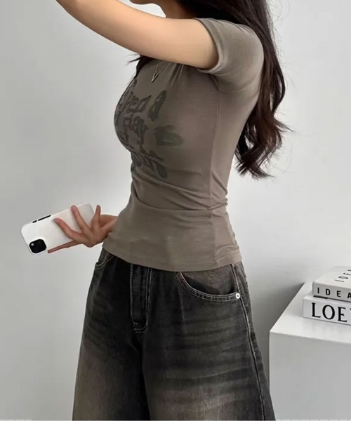 Emilie(エミリー)の「フロントロゴ 半袖Tシャツ(Tシャツ/カットソー・レディース・グレー/カーキ/ブラック・FREE)」の17枚目の写真