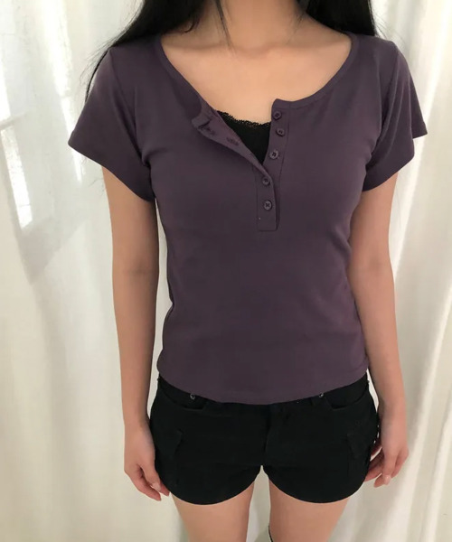 VIVID LADY（ビビッドレディー）の「ヘンリーネック 半袖Tシャツ（Tシャツ/カットソー・レディース・チャコールグレー/グレー/パープル/アイボリー/ネイビー/ブラック・FREE）」の6枚目の写真
