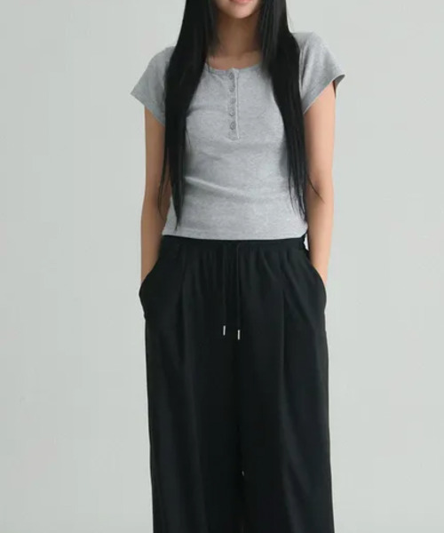 VIVID LADY（ビビッドレディー）の「ヘンリーネック 半袖Tシャツ（Tシャツ/カットソー・レディース・チャコールグレー/グレー/パープル/アイボリー/ネイビー/ブラック・FREE）」の10枚目の写真