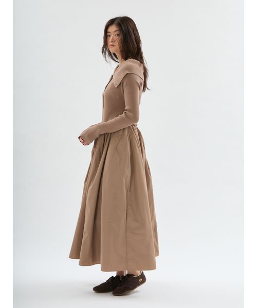 emmi(エミ)の「オフショルカラーニットドッキングワンピース(ワンピース・レディース・アイボリー/ベージュ/ブラック・1/0)」の14枚目の写真