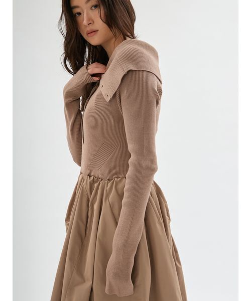 emmi(エミ)の「オフショルカラーニットドッキングワンピース(ワンピース・レディース・アイボリー/ベージュ/ブラック・1/0)」の15枚目の写真