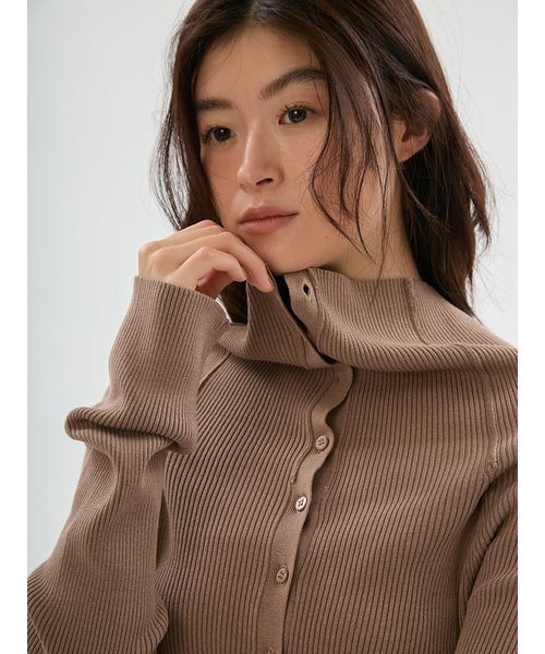 emmi(エミ)の「オフショルカラーニットドッキングワンピース(ワンピース・レディース・アイボリー/ベージュ/ブラック・1/0)」の18枚目の写真