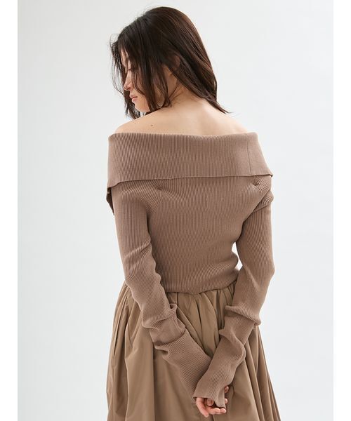 emmi(エミ)の「オフショルカラーニットドッキングワンピース(ワンピース・レディース・アイボリー/ベージュ/ブラック・1/0)」の20枚目の写真
