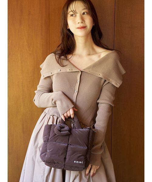 emmi(エミ)の「オフショルカラーニットドッキングワンピース(ワンピース・レディース・アイボリー/ベージュ/ブラック・1/0)」の7枚目の写真