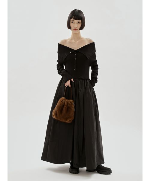 emmi(エミ)の「オフショルカラーニットドッキングワンピース(ワンピース・レディース・アイボリー/ベージュ/ブラック・1/0)」の5枚目の写真