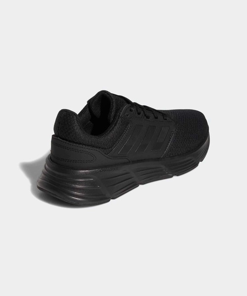 adidas(アディダス)の「GLX 6 / ランニングシューズ / アディダス adidas(スニーカー・レディース・ブラック×ブラック・22.0cm/22.5cm/23.0cm/23.5cm/24.0cm/24.5cm/25.0cm/25.5cm/26.0cm)」の5枚目の写真