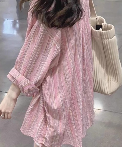 LUCPY(ラクピー)の「ストライプオーバーサイズシアーシャツ(シャツ/ブラウス・レディース・ピンク・MEDIUM/X-LARGE/LARGE)」の5枚目の写真