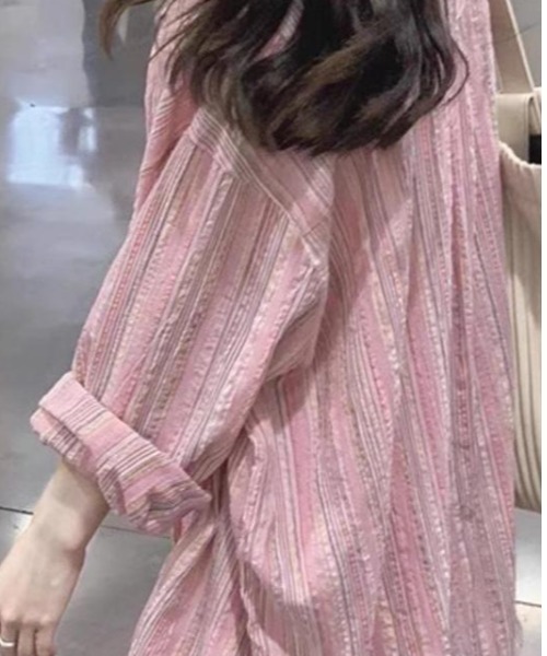 LUCPY(ラクピー)の「ストライプオーバーサイズシアーシャツ(シャツ/ブラウス・レディース・ピンク・MEDIUM/X-LARGE/LARGE)」の6枚目の写真