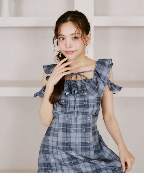 Suyunn（スユン）の「リボン付きチェック柄ラメリボンマーメイドワンピース（ワンピース・レディース・グレー/ブラウン・M）」の11枚目の写真