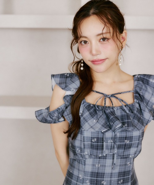Suyunn（スユン）の「リボン付きチェック柄ラメリボンマーメイドワンピース（ワンピース・レディース・グレー/ブラウン・M）」の12枚目の写真