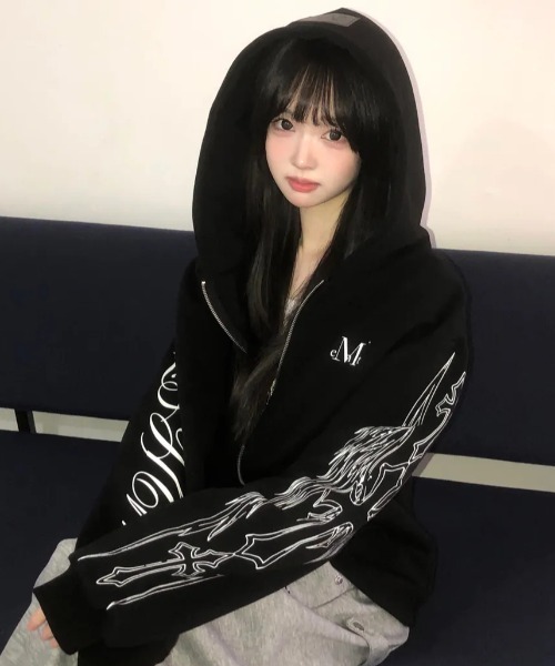 MUCENT(ムセント)の「◇MUCENT◇ブランド直輸入正規品/POZEN ミックスレタリング ジップアップフーディー POZEN MIX LETTERING HOOD ZIP-UP UNISEX(パーカー・レディース・ブラック・FREE)」の1枚目の写真